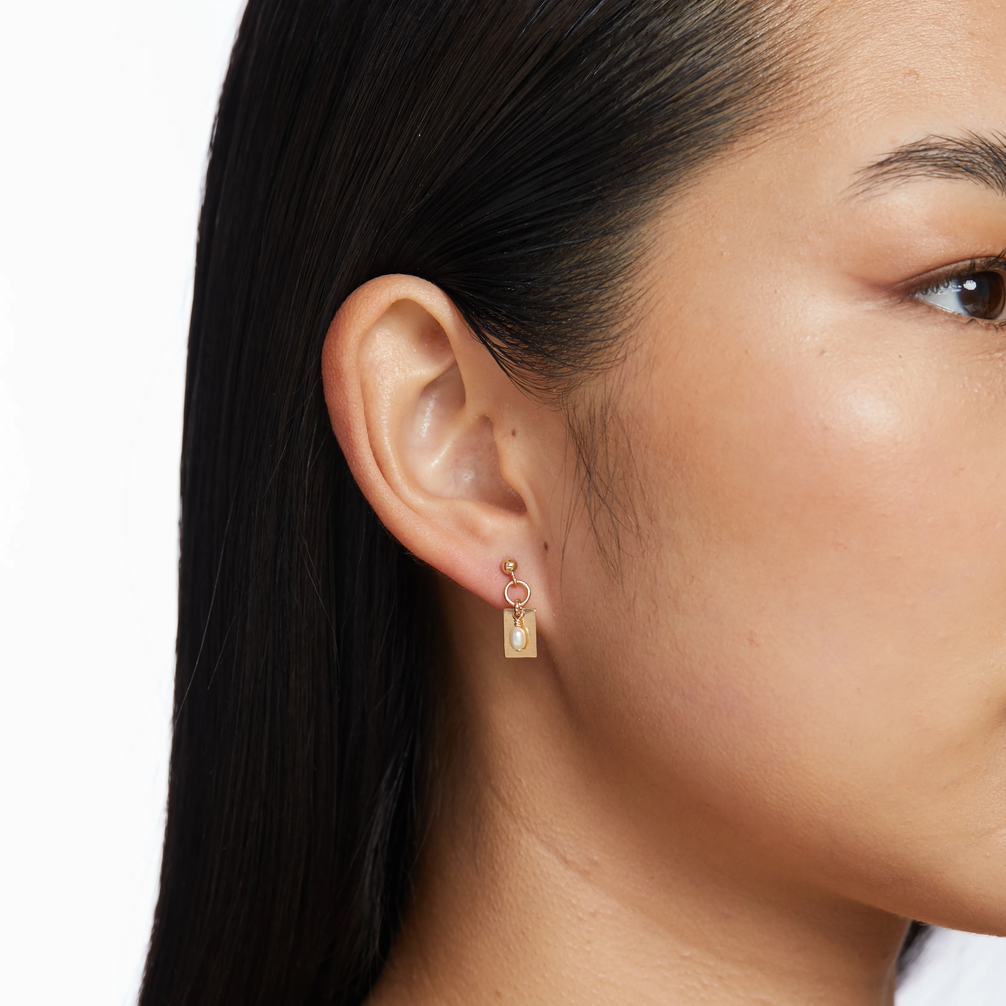 Tara Freshwater Pearl Earrings - Gold - Image 2